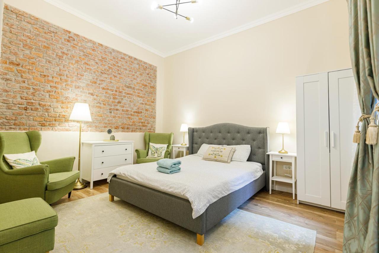 Beautiful Apartment In Heart Of Historical Center Timişoara Buitenkant foto