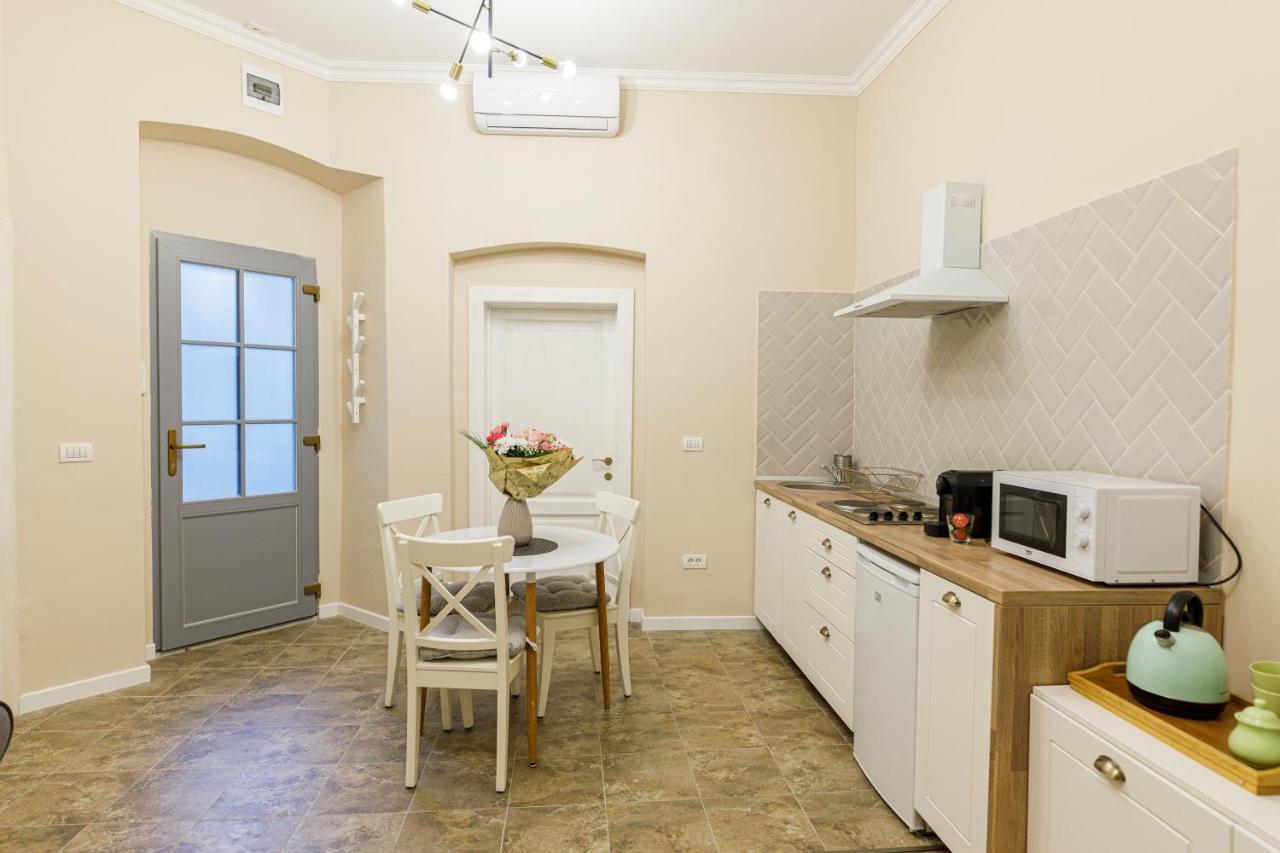 Beautiful Apartment In Heart Of Historical Center Timişoara Buitenkant foto