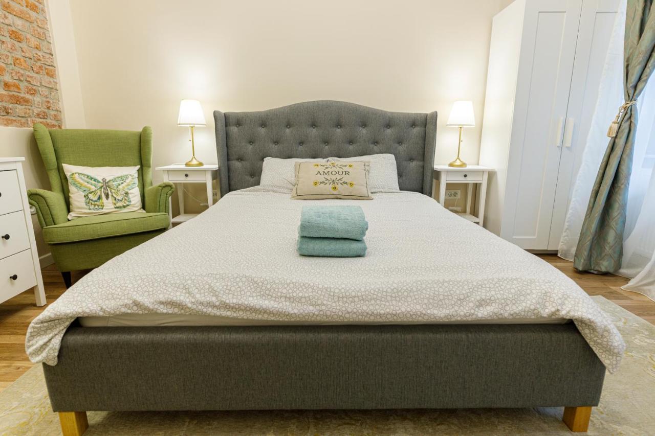 Beautiful Apartment In Heart Of Historical Center Timişoara Buitenkant foto